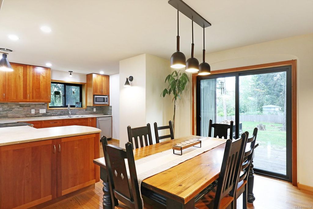 listing image 16049669646362082389