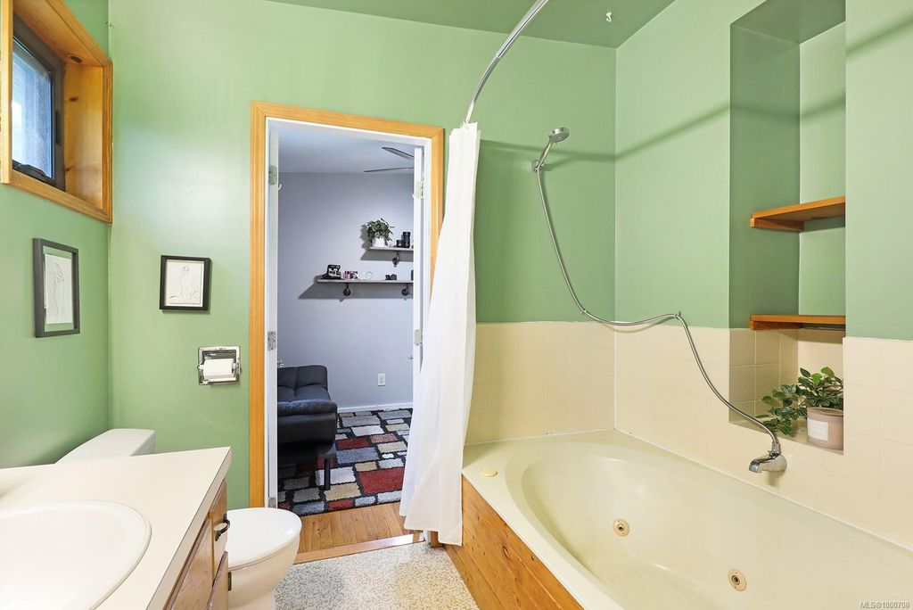 listing image 16045387181644011305