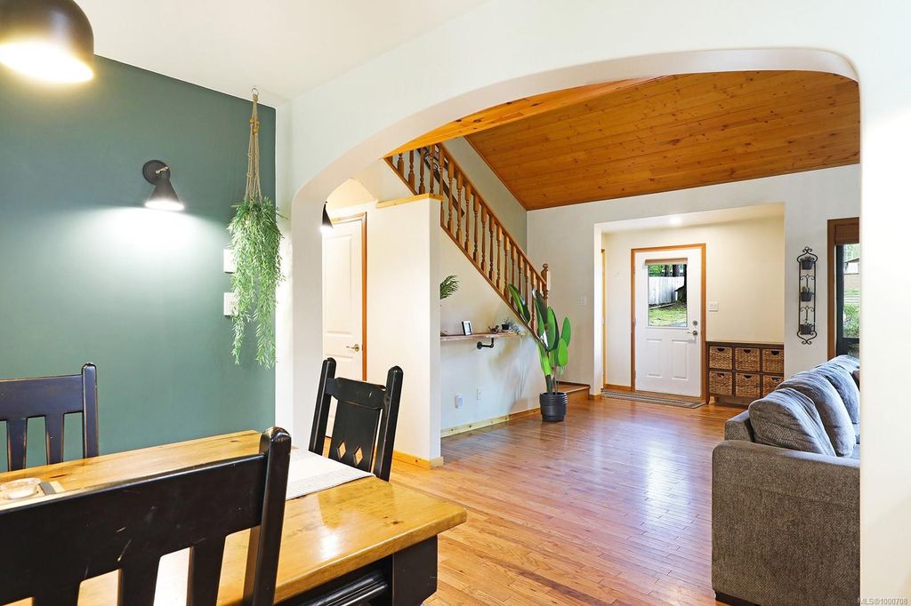 listing image 16048392267427556031
