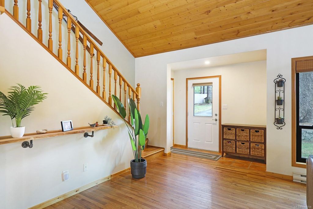 listing image 16048341891597668573