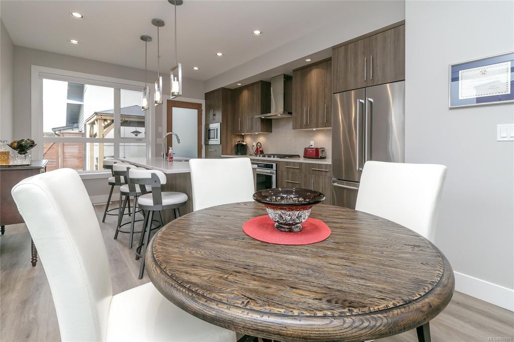 listing image 16044876122885682521