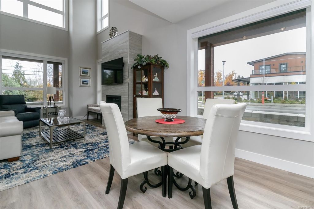 listing image 16047295614063808370