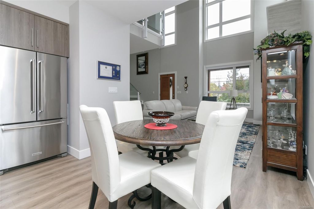 listing image 16041681972430397514