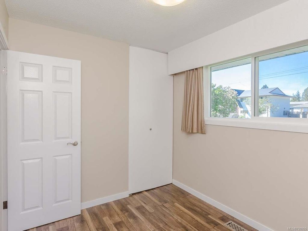 listing image 16040875819051659520