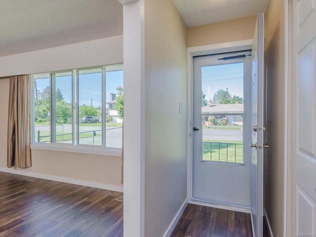 listing image 16043046548789386893