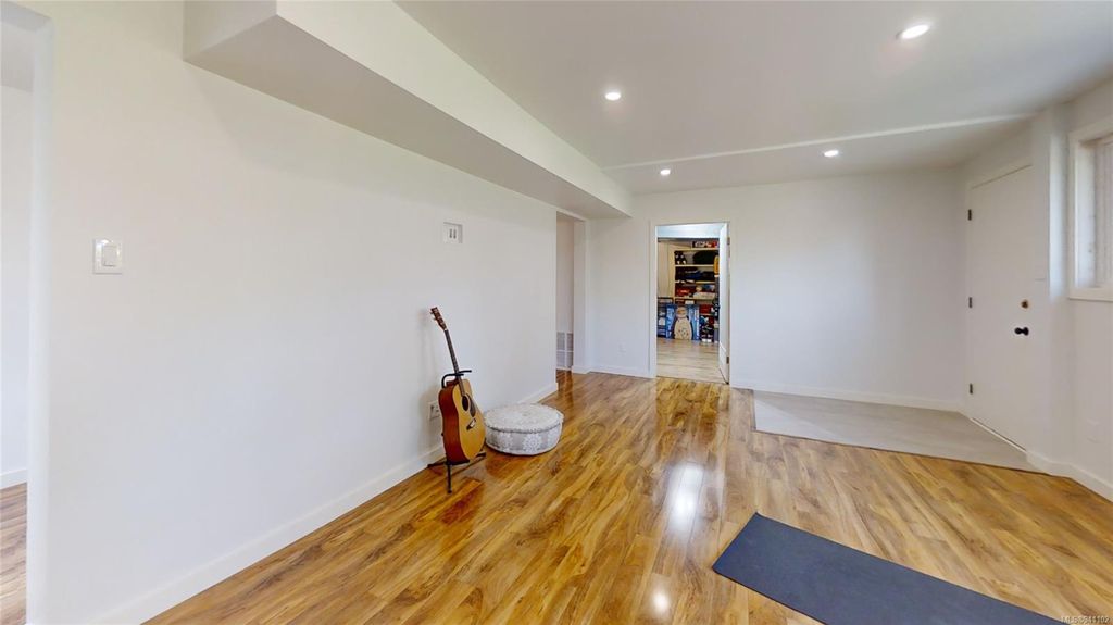 listing image 16049078489394767782