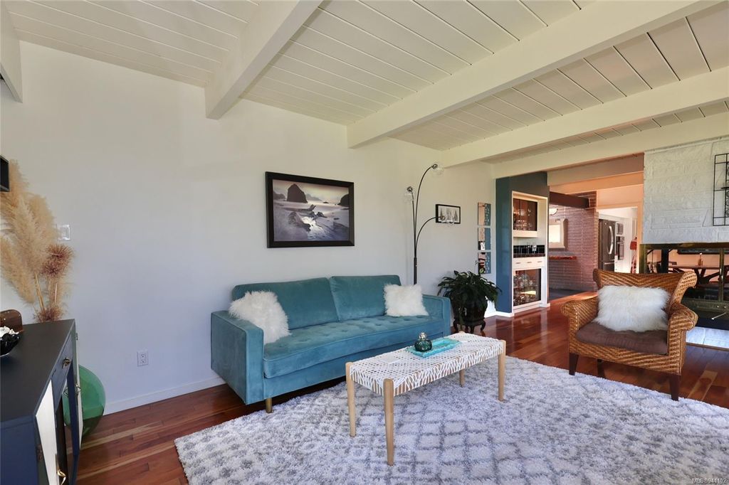 listing image 16041497735729152259