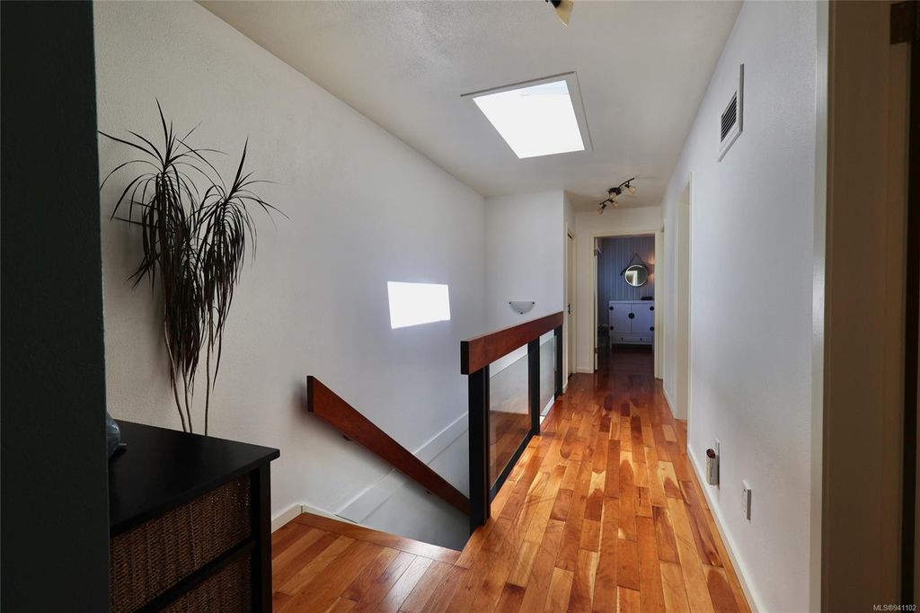 listing image 16042389322531971549