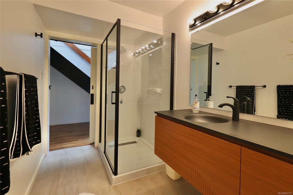 listing image 16046494959238746968