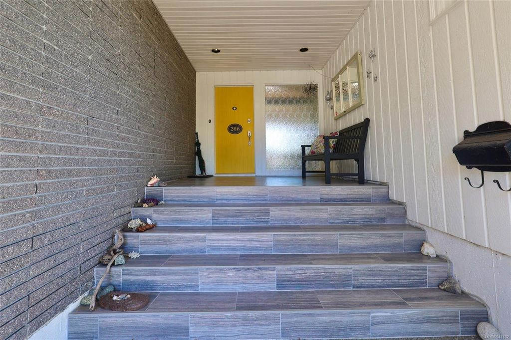 listing image 16049270043157158985