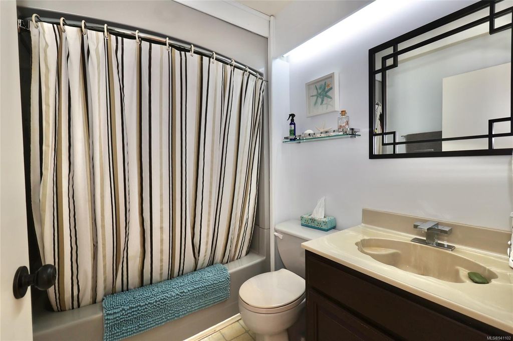 listing image 16042285082754021878