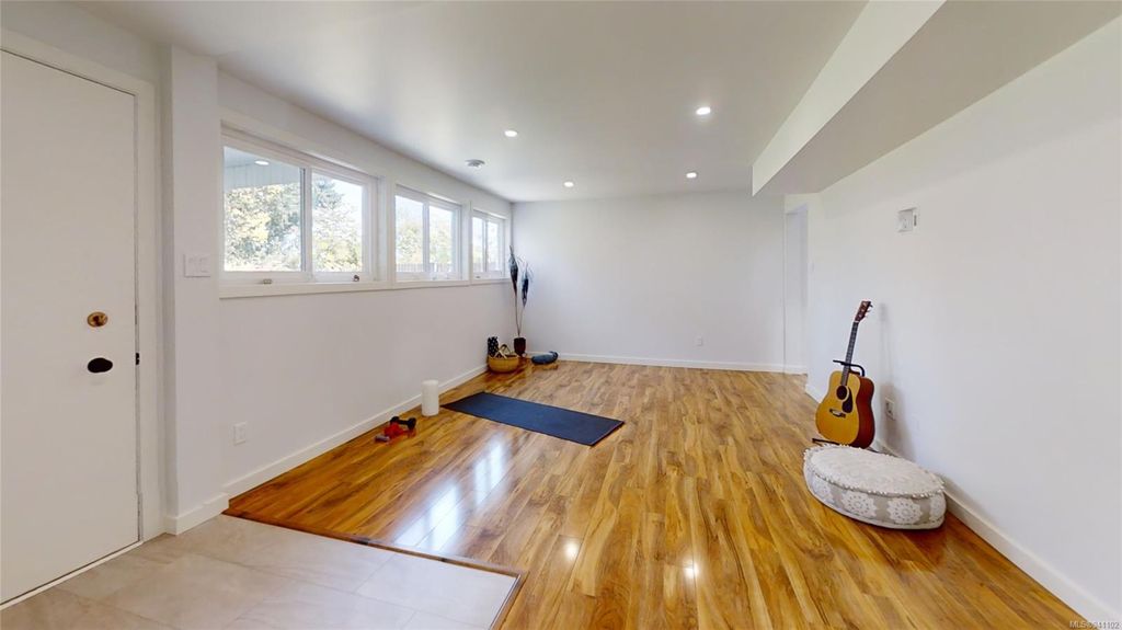 listing image 16040684173043952869