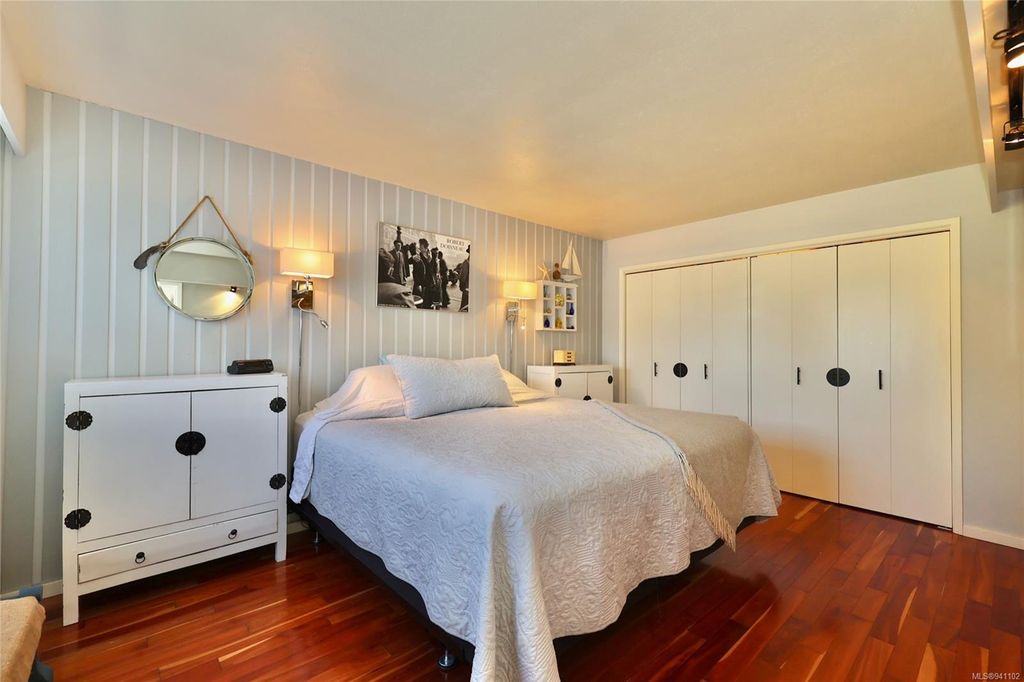 listing image 16044309179972723971