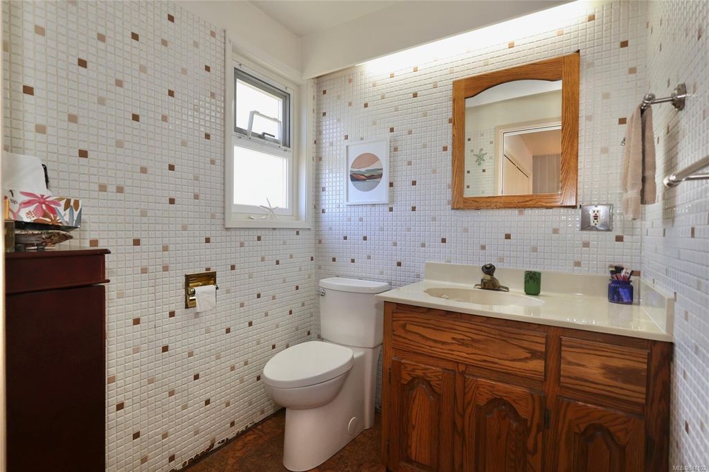 listing image 16048145133132378278