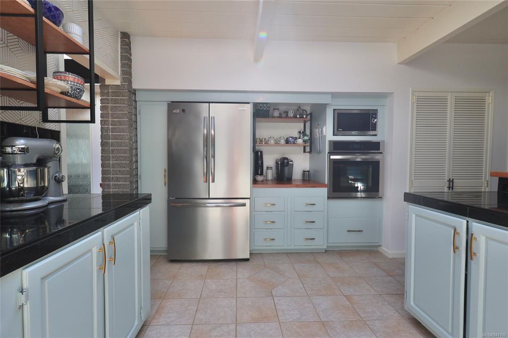listing image 16045605163042357957