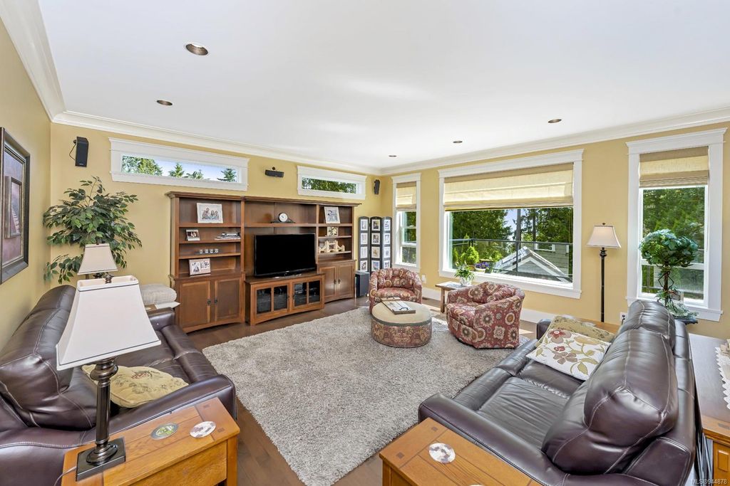 listing image 16043632159874430453