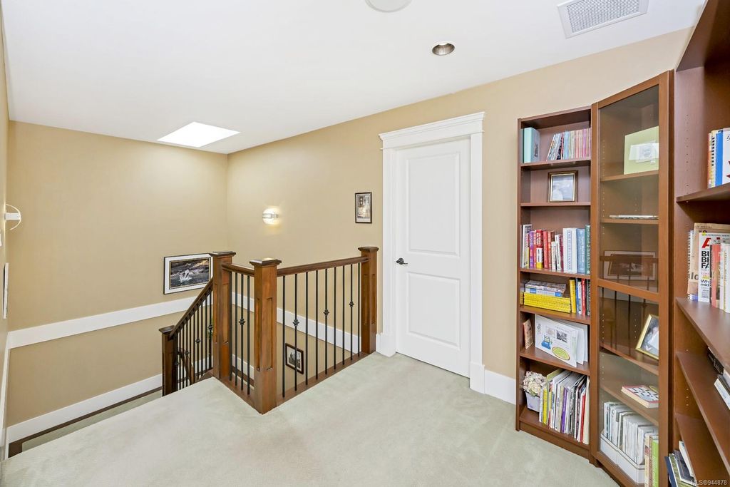 listing image 16045349058718604374