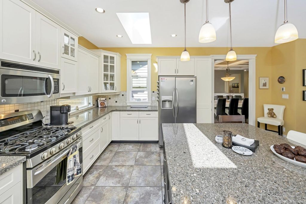 listing image 16048689975068647767