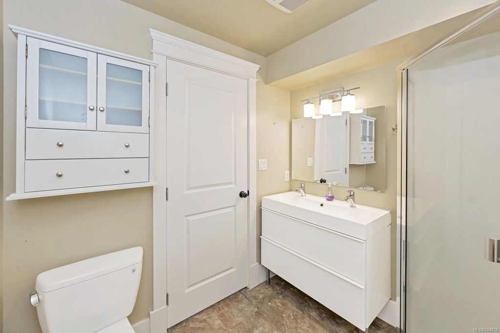 listing image 16043253664924783966