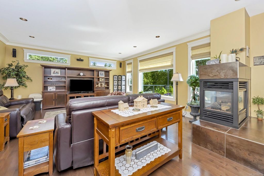 listing image 16044458067867660962