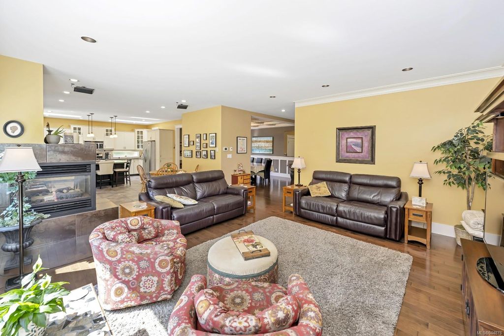 listing image 16047201746768532993