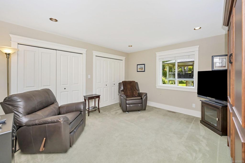 listing image 16044713574748542714