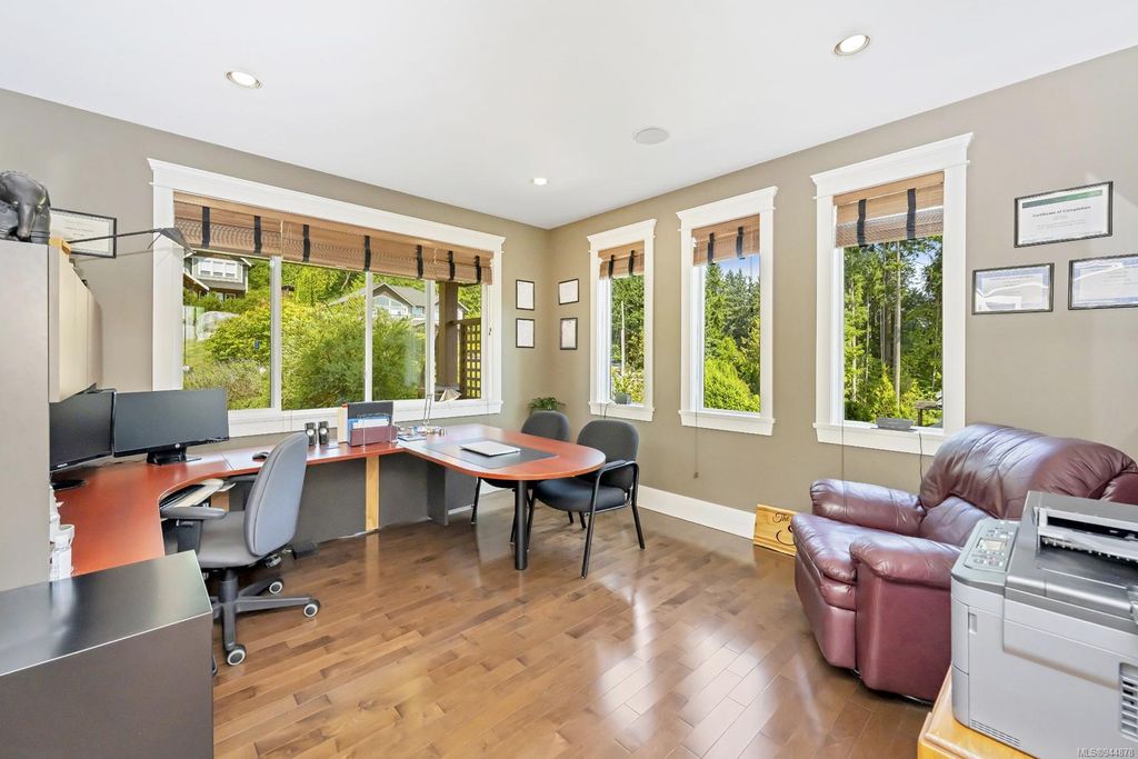 listing image 16044948690177494853