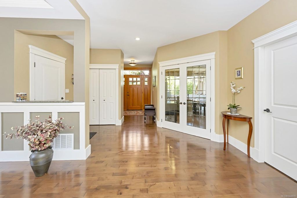 listing image 16049860981835178853