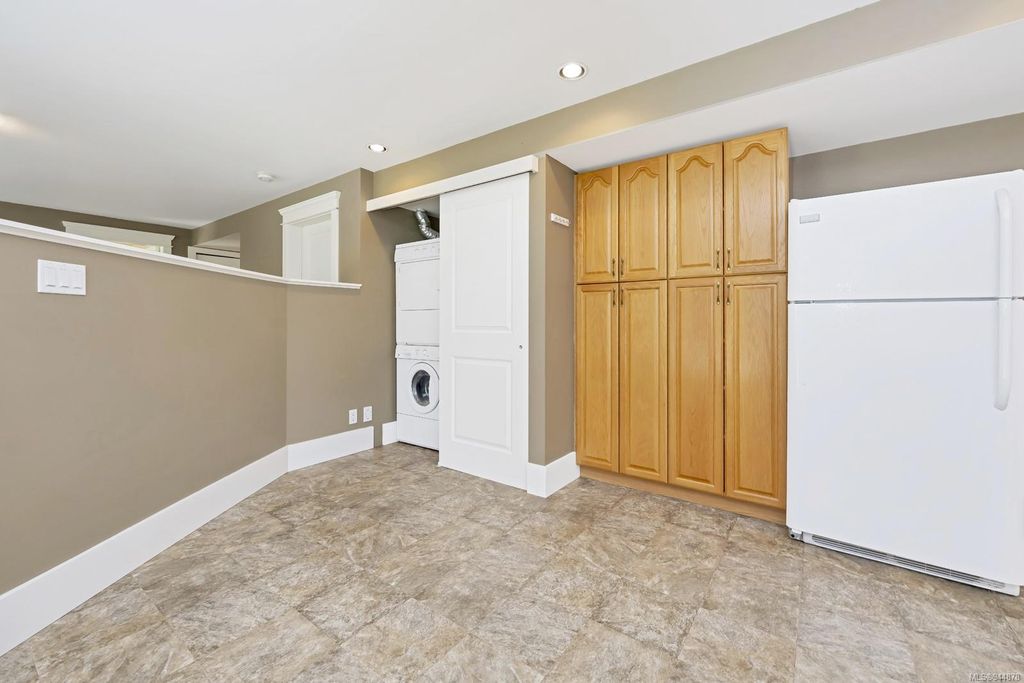 listing image 16047294226473018417