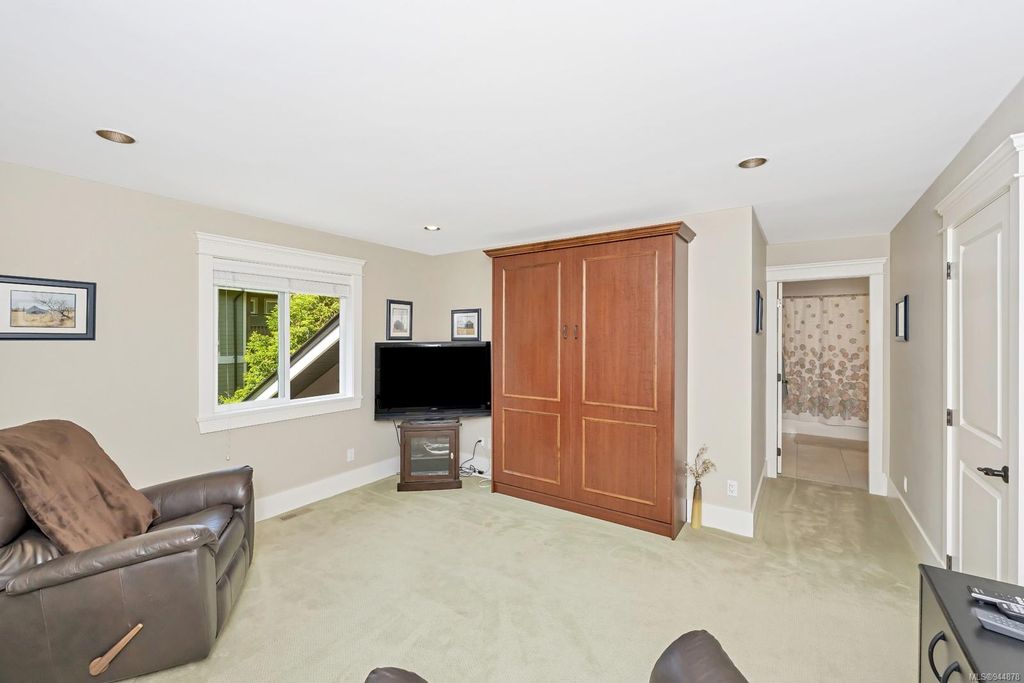 listing image 16048247106062242627