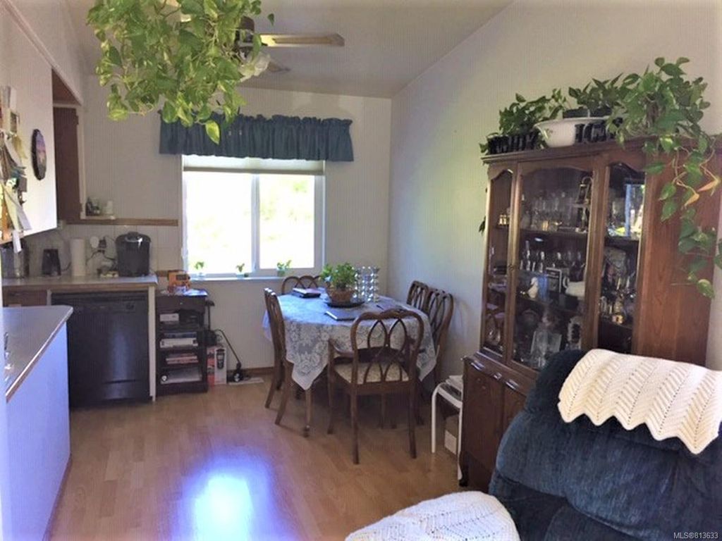 listing image 16049459292611100135