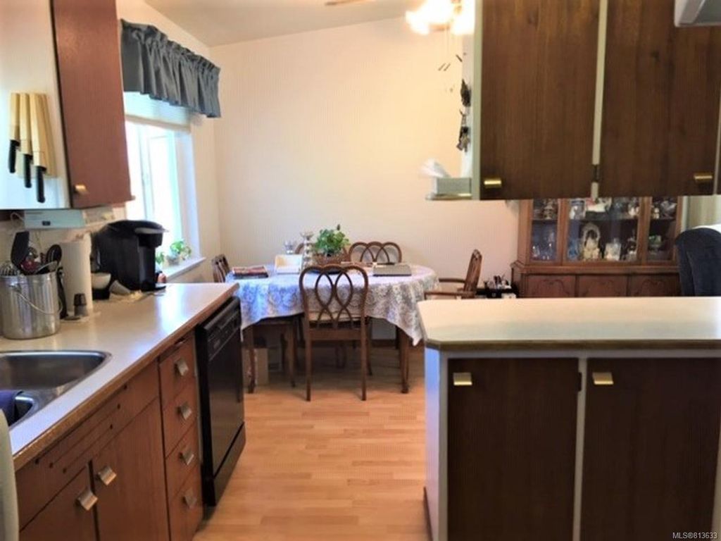 listing image 16048117369182566702
