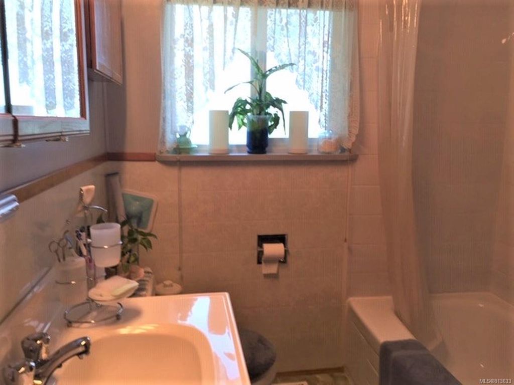 listing image 16046550798087423304
