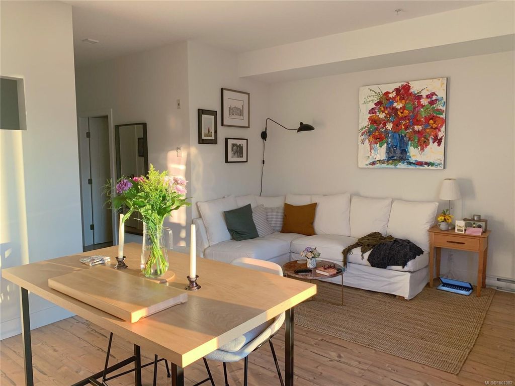 listing image 16047546543679835778