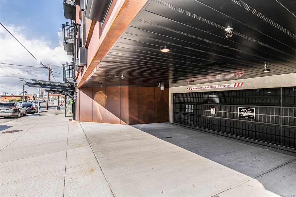 listing image 16049816306898294102