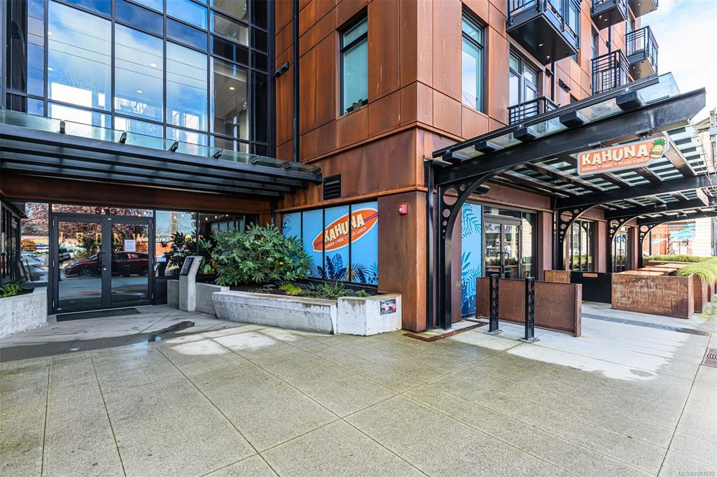 listing image 16046870101649095241