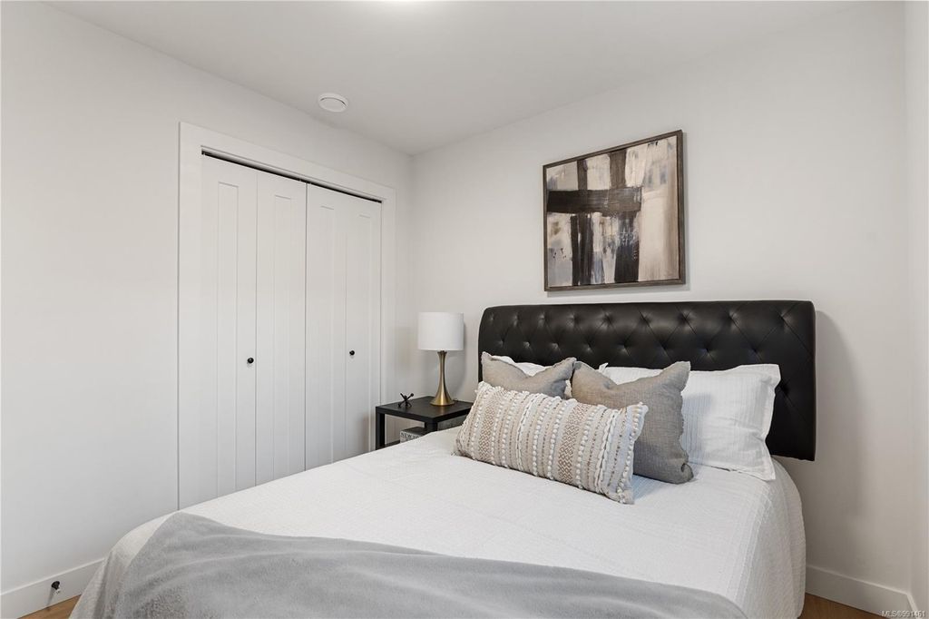 listing image 16040287878379315666