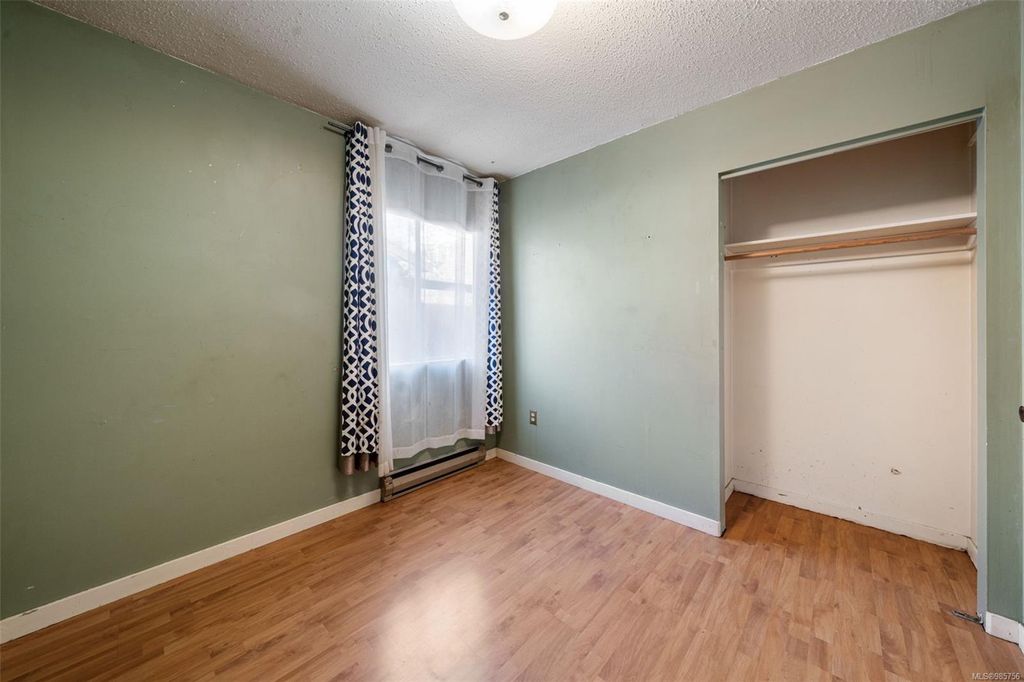 listing image 16048638204760847462