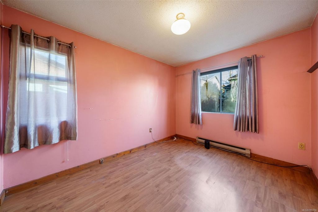 listing image 16048796295981319739