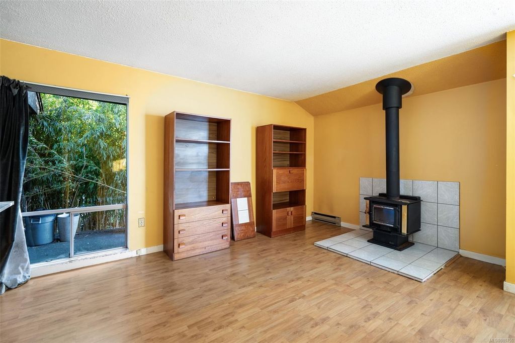 listing image 16042460445273307475