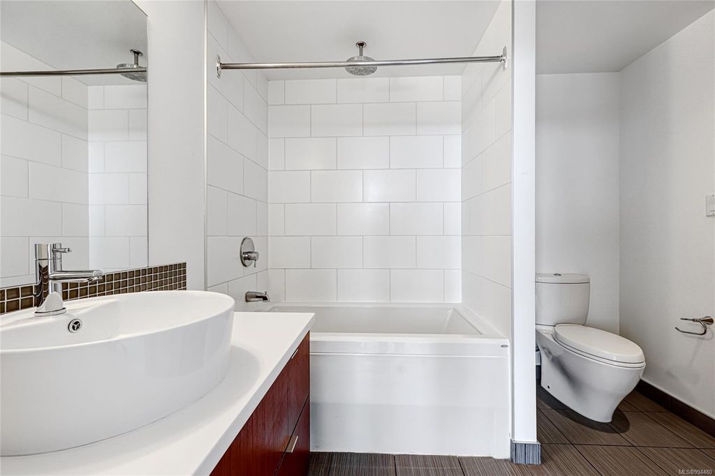 listing image 16049367491318175569
