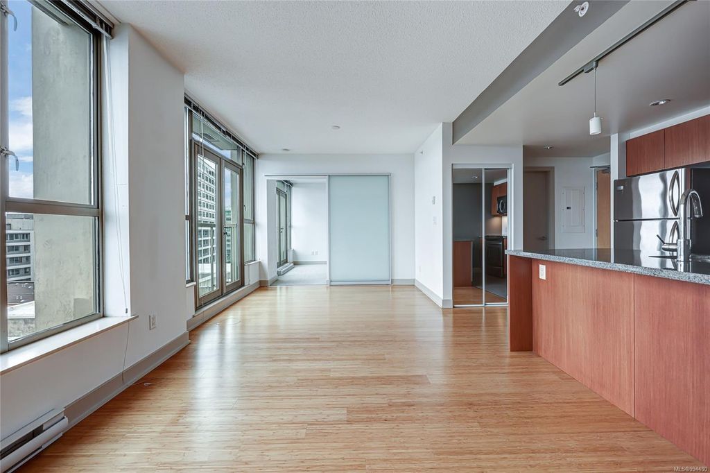 listing image 16041527338479859815