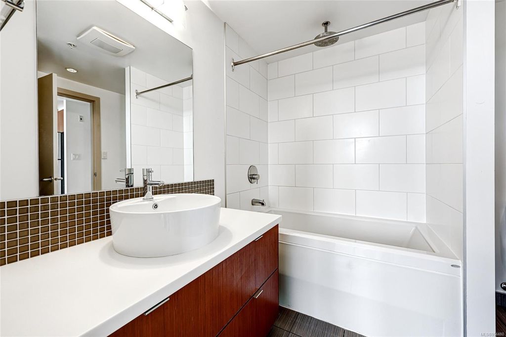 listing image 16044530823384305771
