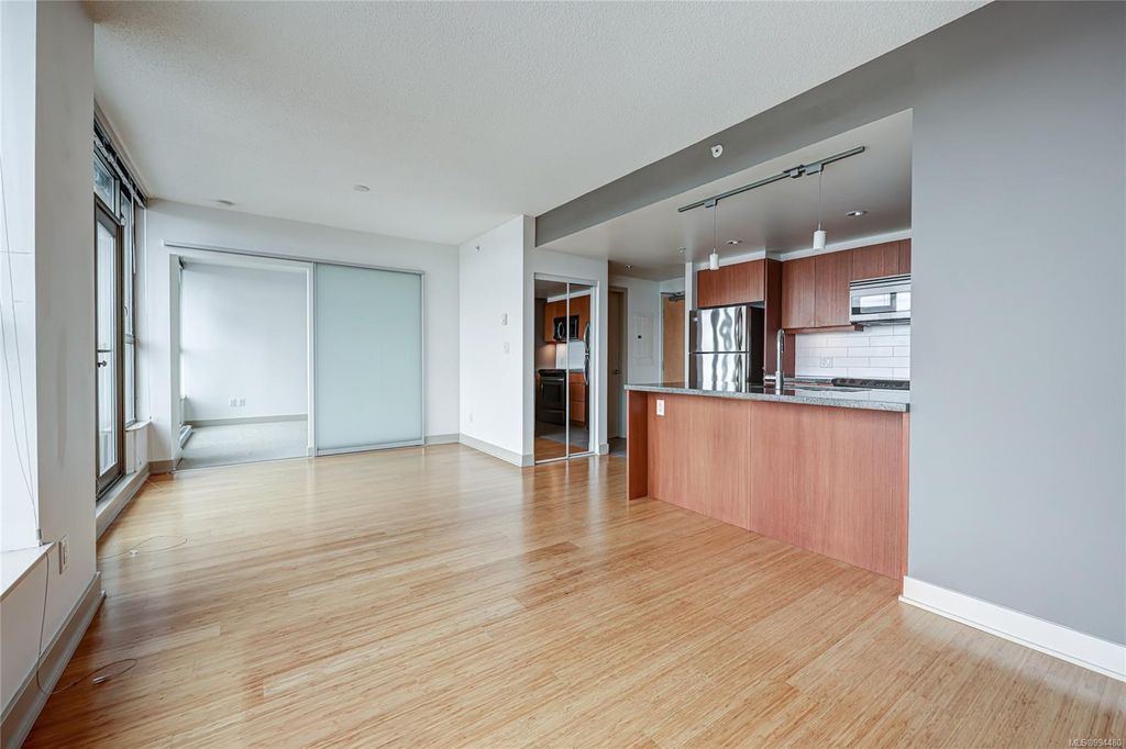 listing image 16049816206984213491