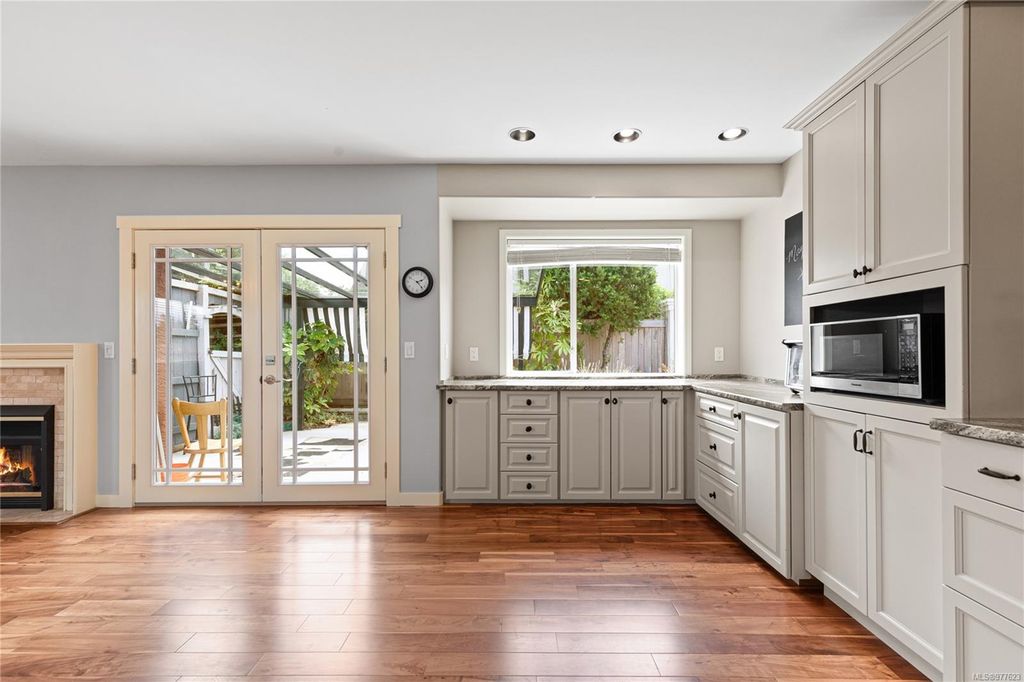 listing image 16041756821591190126