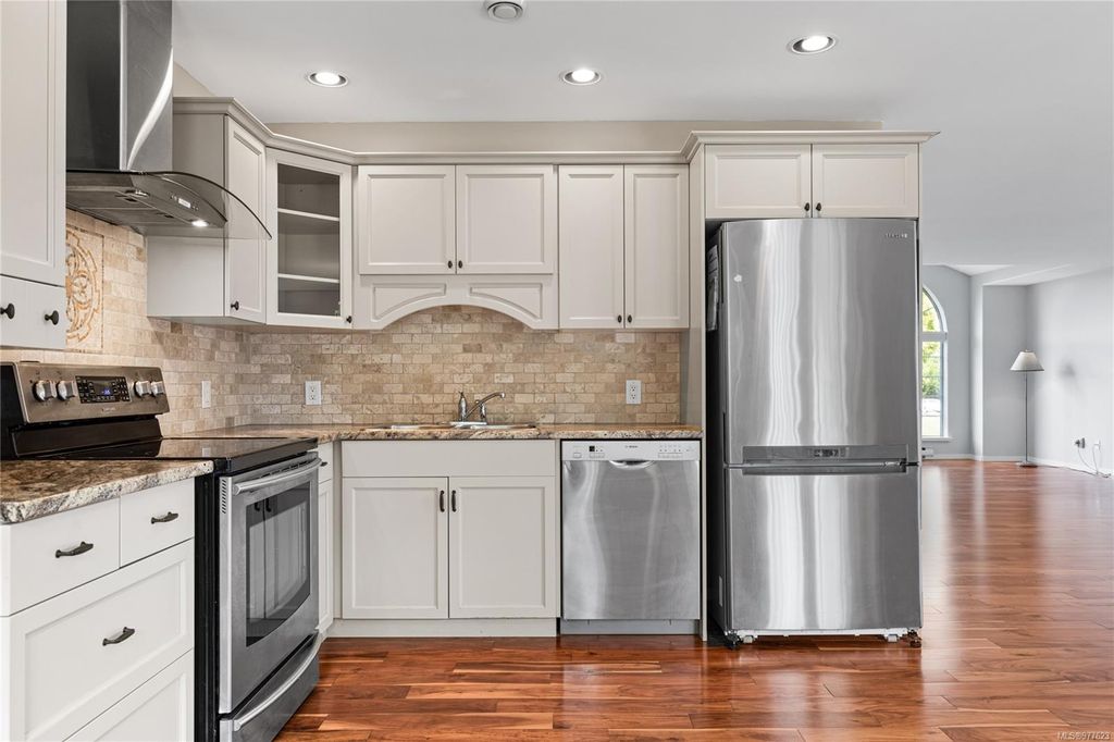listing image 16045133240303900085