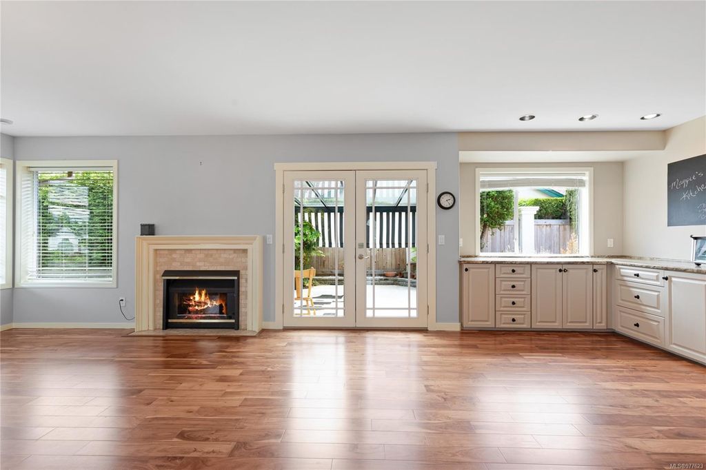 listing image 16042186644840380825