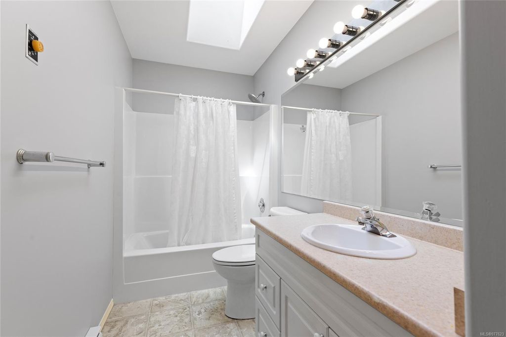 listing image 16043394761239496399