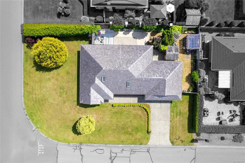 listing image 16048416893238363124