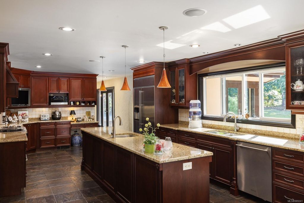 listing image 16041101343393385128